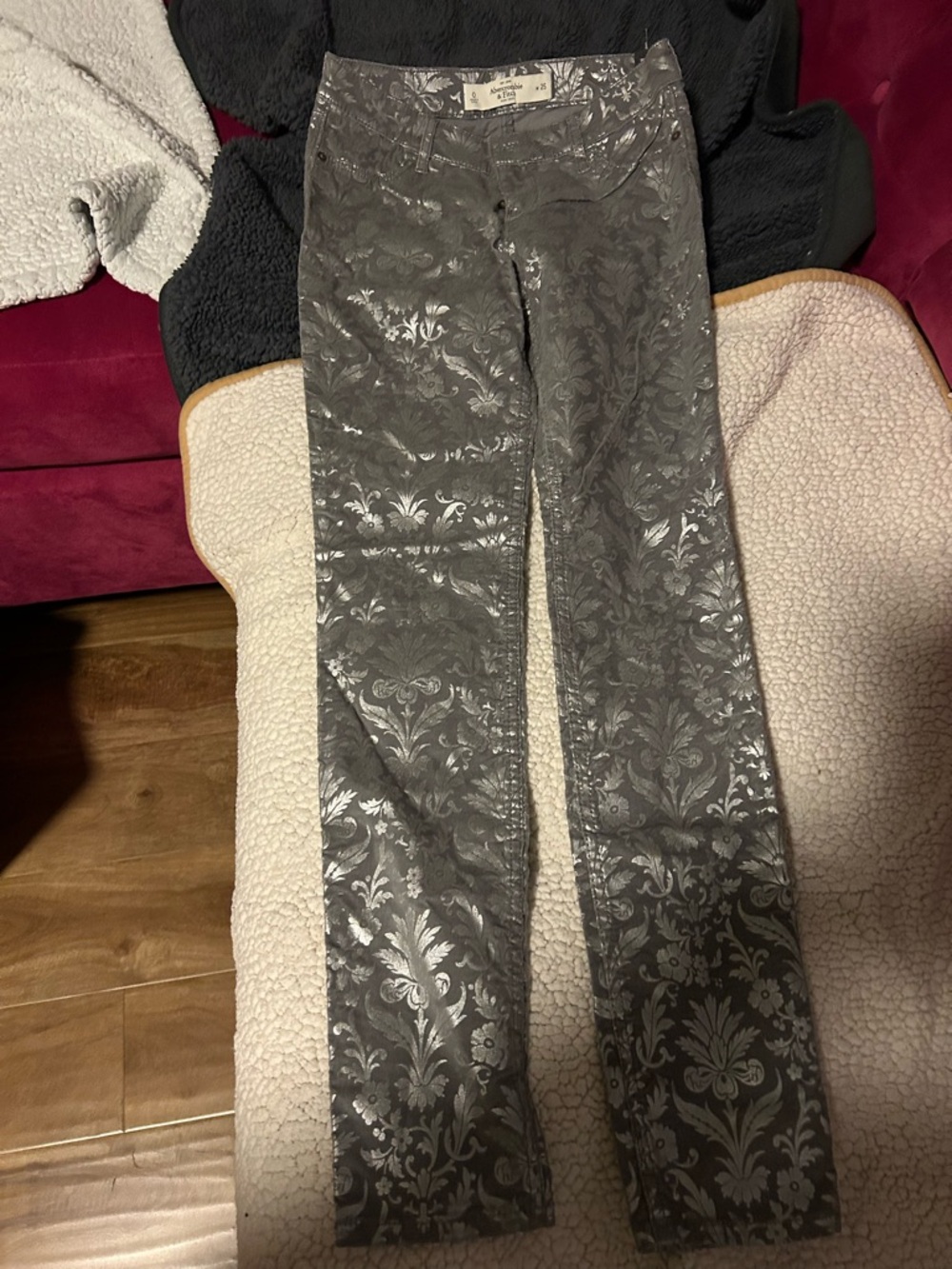 New with tags Metallic Damask Print Skinny Pants
